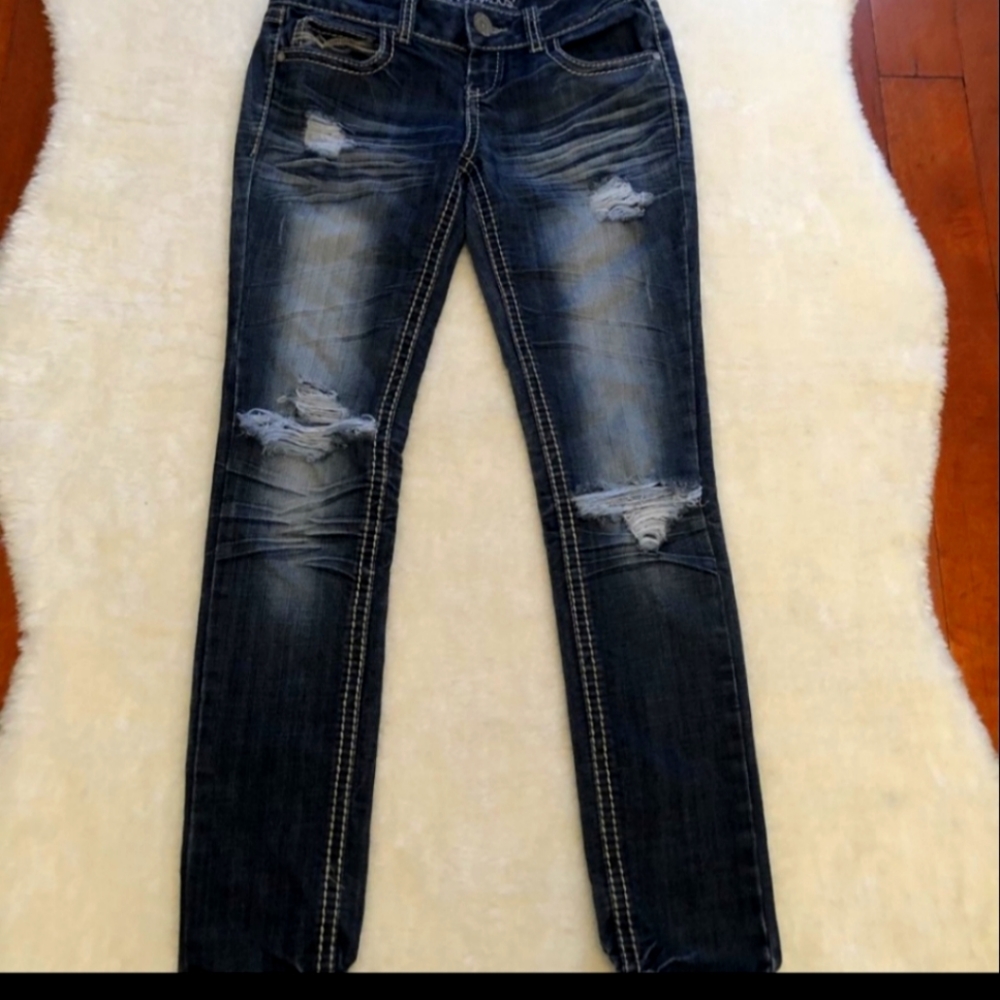 Almost Famous distressed skinny jean